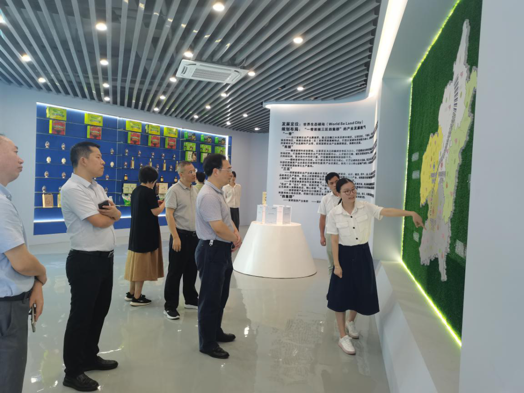 贵州省政府发展研究中心宏观处处长冯成一行到市富硒农业与产品开发技术创新中心考察